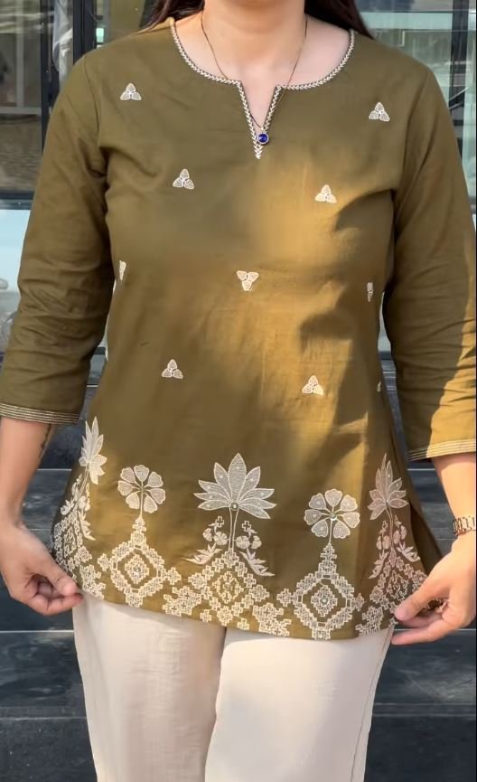 Women’s Floral Embroidered Pure Cotton Tunic and Trouser Set - Image 3