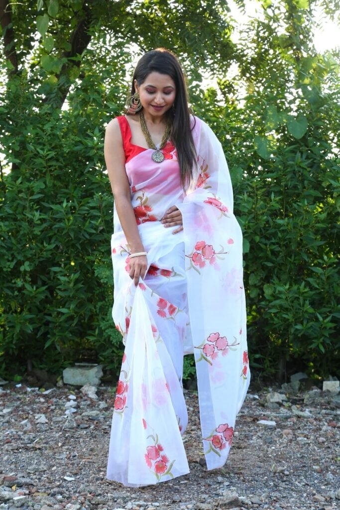 White Color Floral Printed Organza Saree - Photo 3