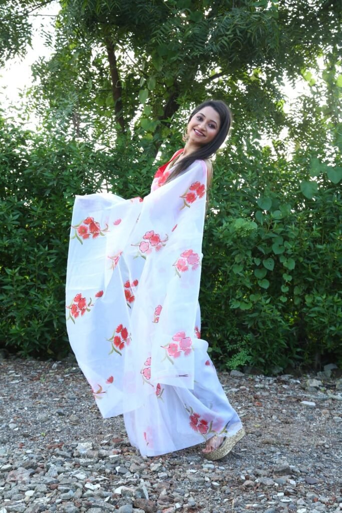 White Color Floral Printed Organza Saree - Photo 4