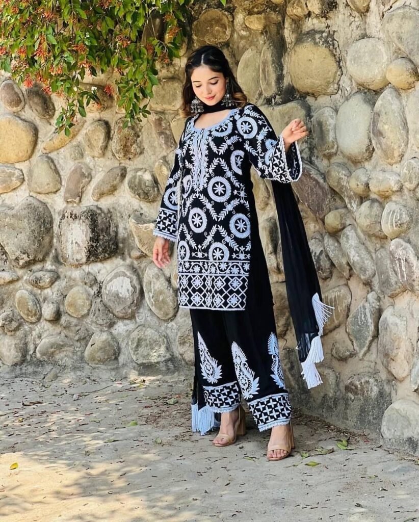 Black Color Full Stitch Salwar Suit - Photo 1