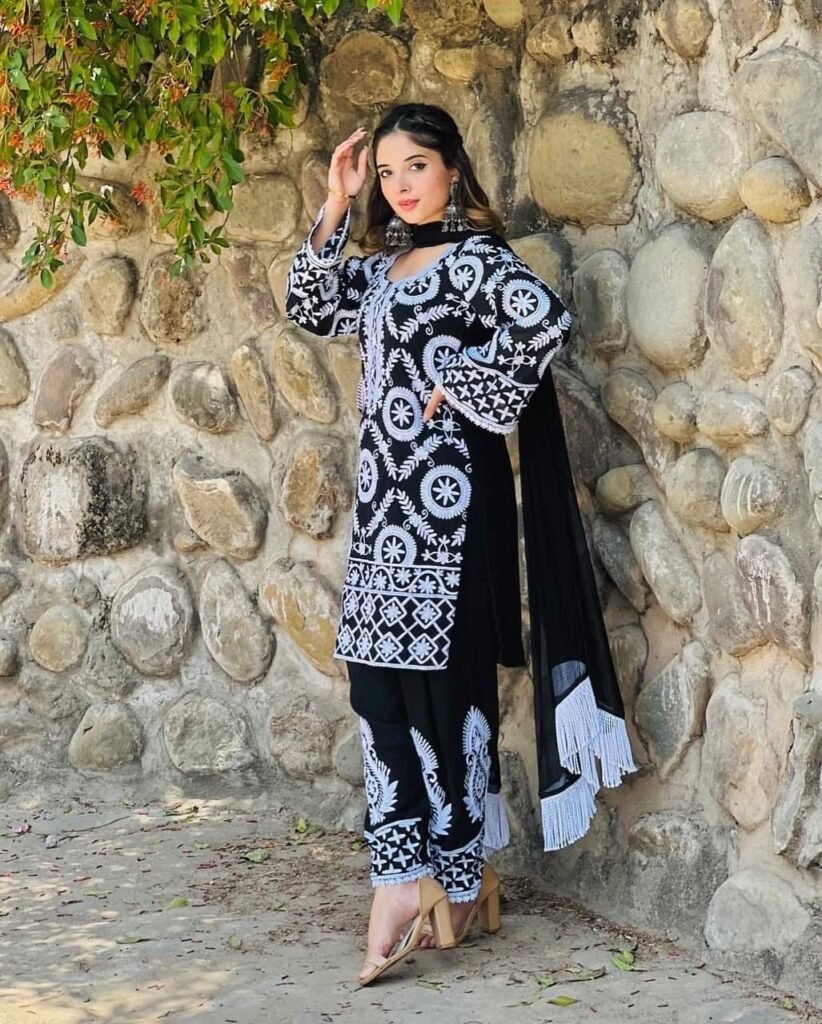 Black Color Full Stitch Salwar Suit - Photo 3