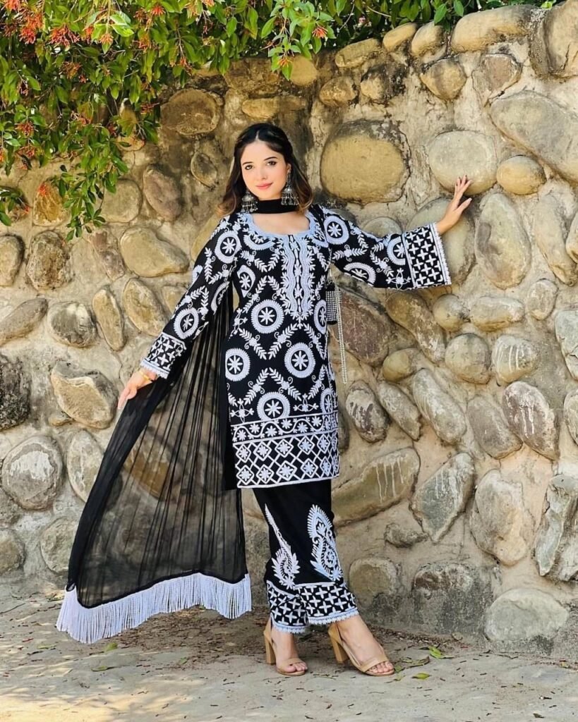 Black Color Full Stitch Salwar Suit - Photo 4