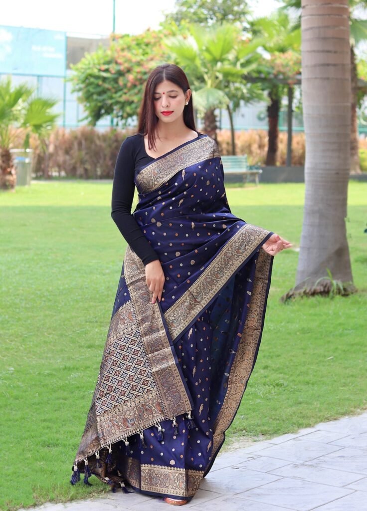 Navy Blue Color Elegant Silk Saree - Photo 2