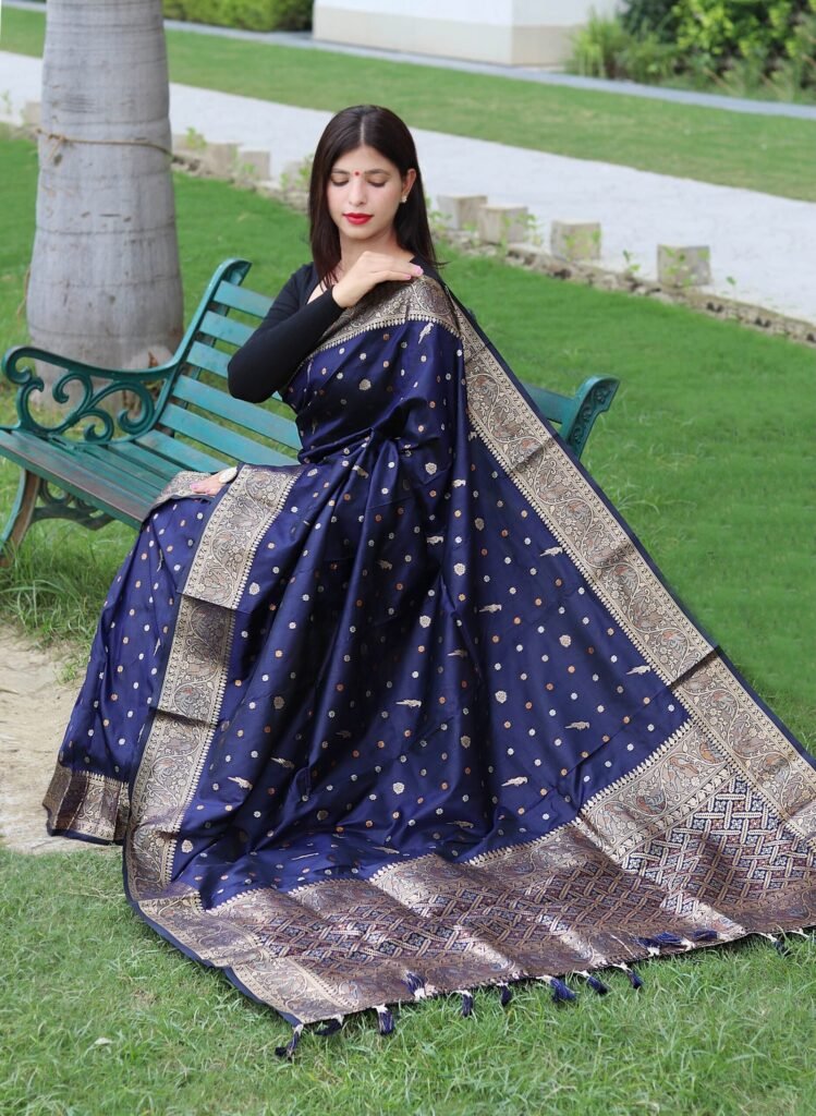 Navy Blue Color Elegant Silk Saree - Photo 3