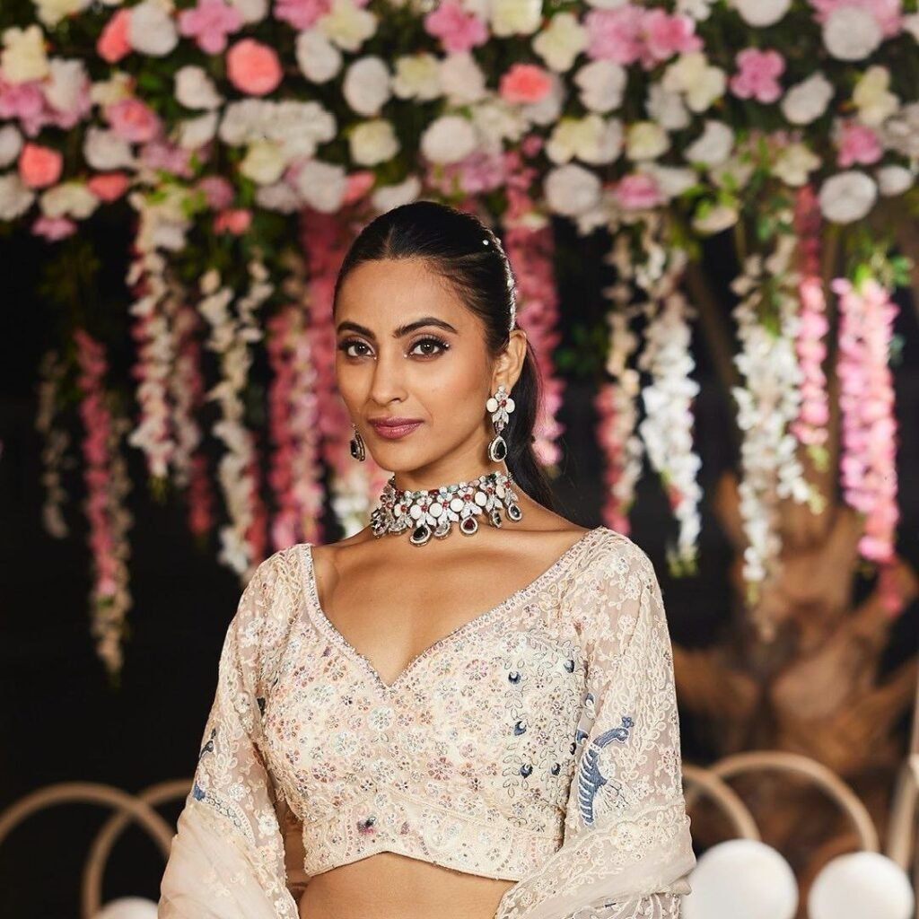 Cream Color Butterfly Net Heavy Lehenga Choli - Photo 4