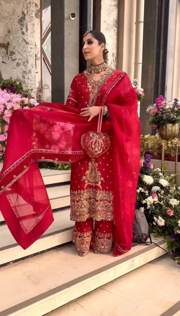 Red Embroidered Traditional Suit Set with Dupatta - Photo 3
