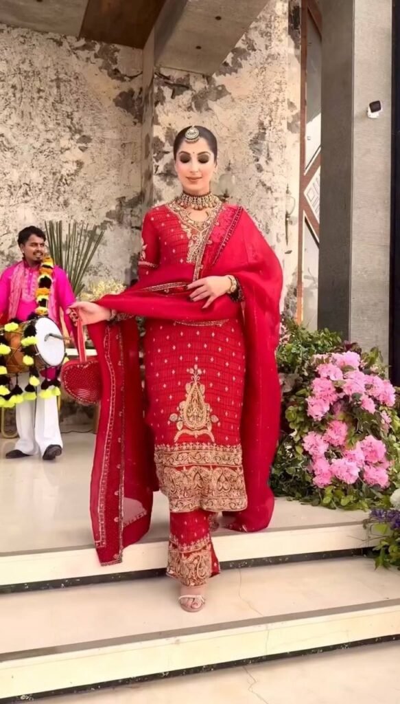Red Embroidered Traditional Suit Set with Dupatta - Photo 1