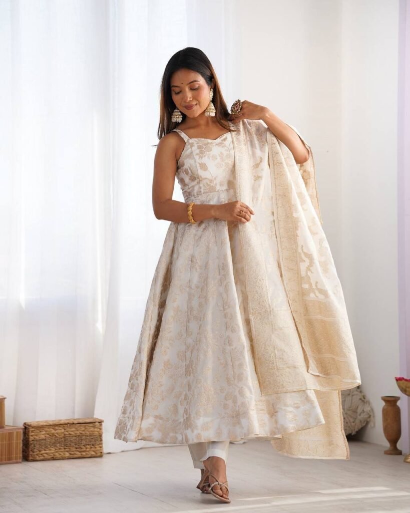 Off-White Banarasi Jacquard Dola Silk Fully Flared Anarkali Suit Set - Photo 2