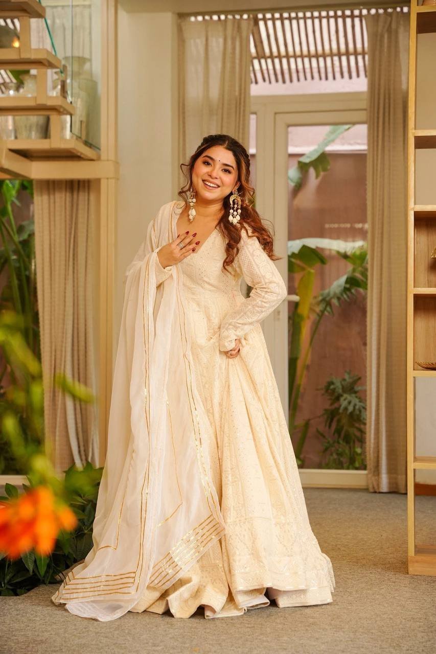Elegant Ivory Embroidered Anarkali Gown Set - Image 3