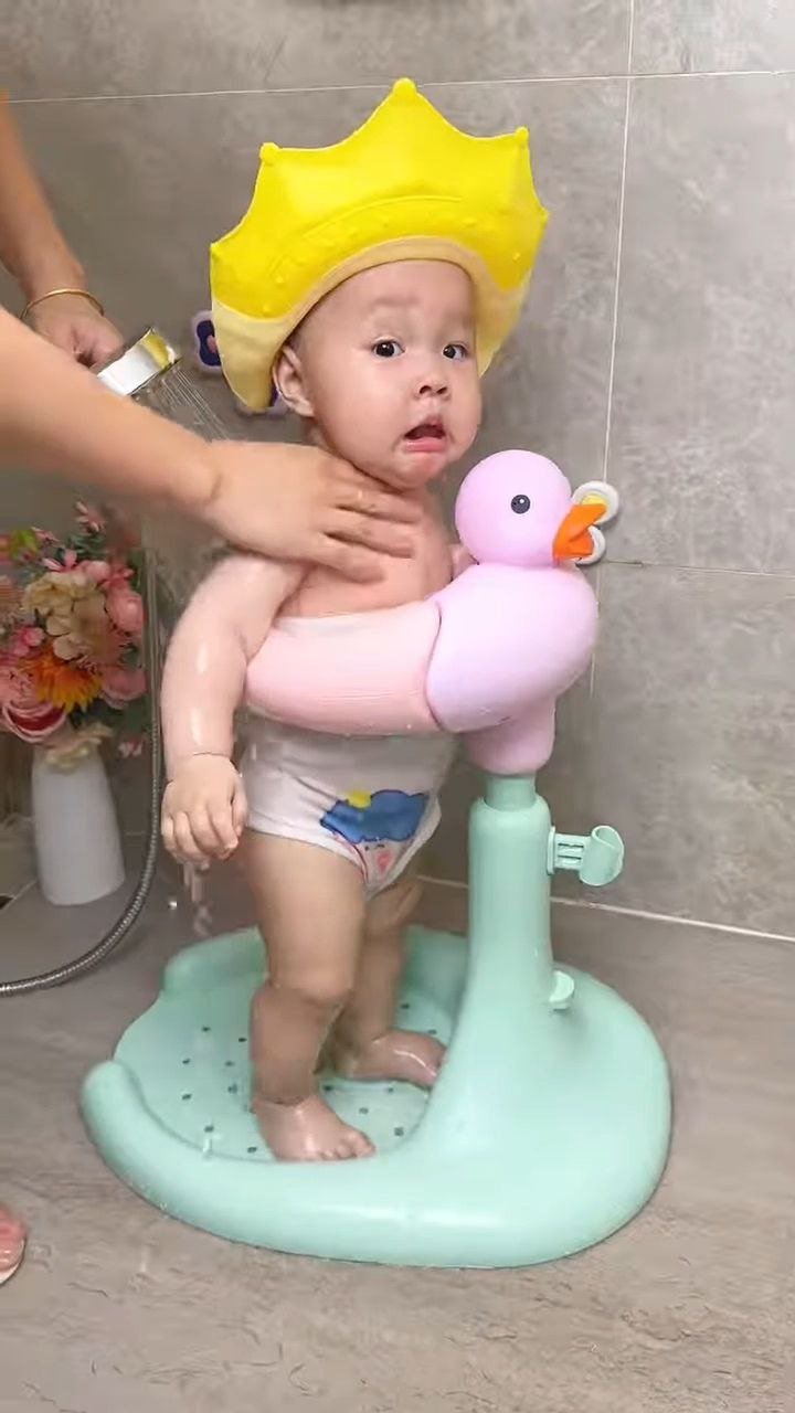 Baby Standing Bath Support with Safety Ring Design - Image 2
