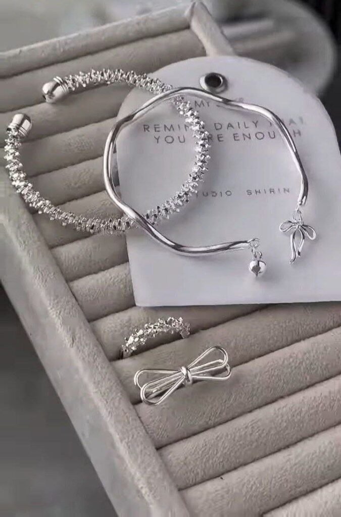 Elegant Bow Charm Silver Bracelet & Ring Set - Photo 1
