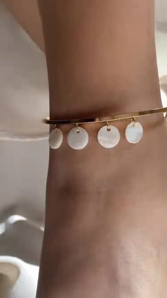 Elegant Gold-Tone Coin Charm Anklet - Photo 1
