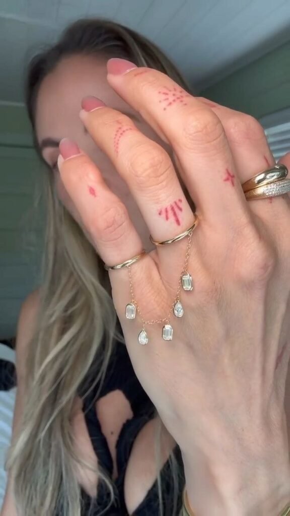 Delicate Dual-Ring Chain Hand Harness with Stone Drops - Photo 3