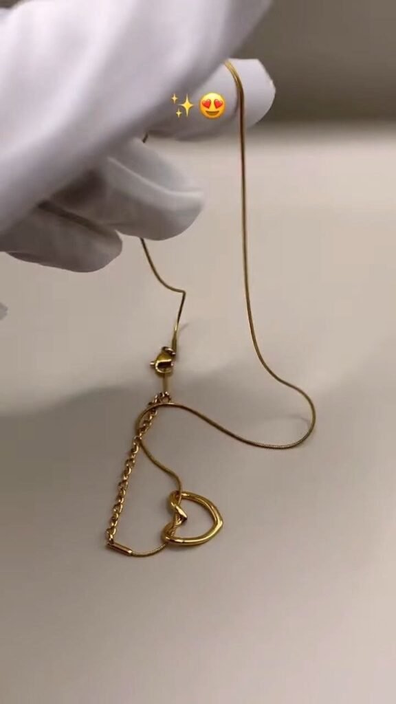 Minimal Heart Pendant Chain Necklace - Photo 3