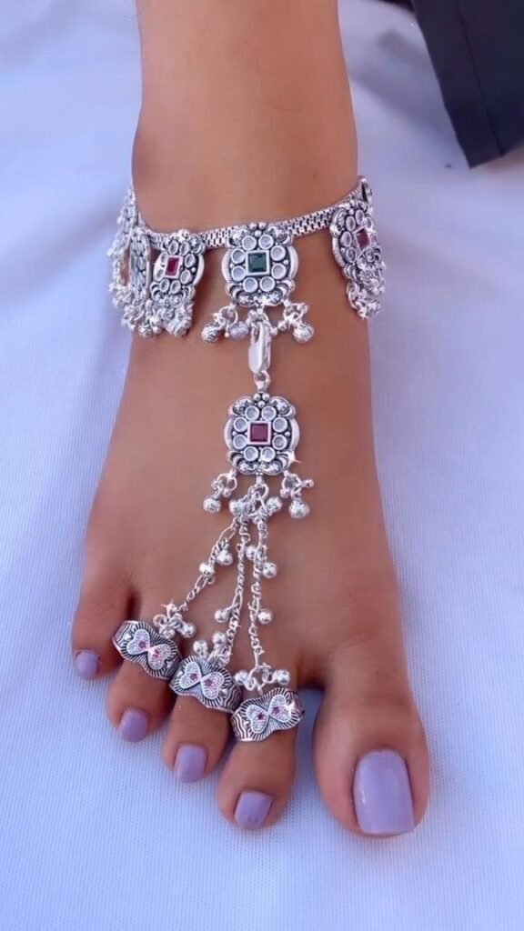 Traditional Silver Anklet with Toe Rings Set - Photo 2