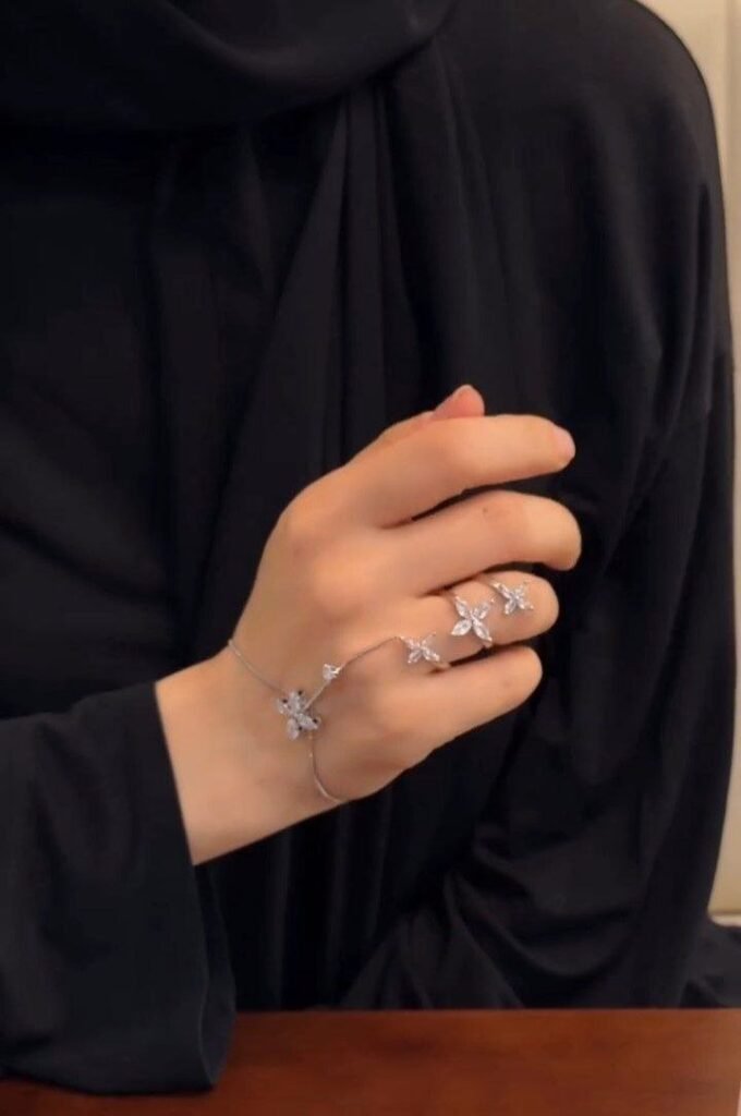 Floral Crystal Hand Harness Ring Bracelet - Photo 2