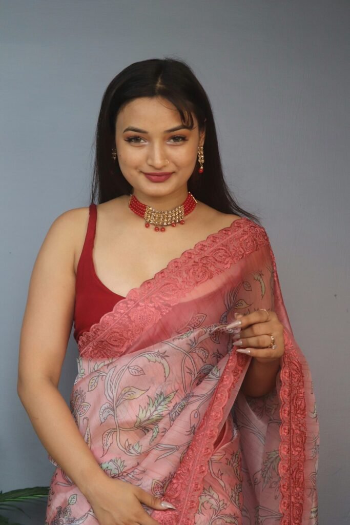 Unique Red Color Saree - Photo 3