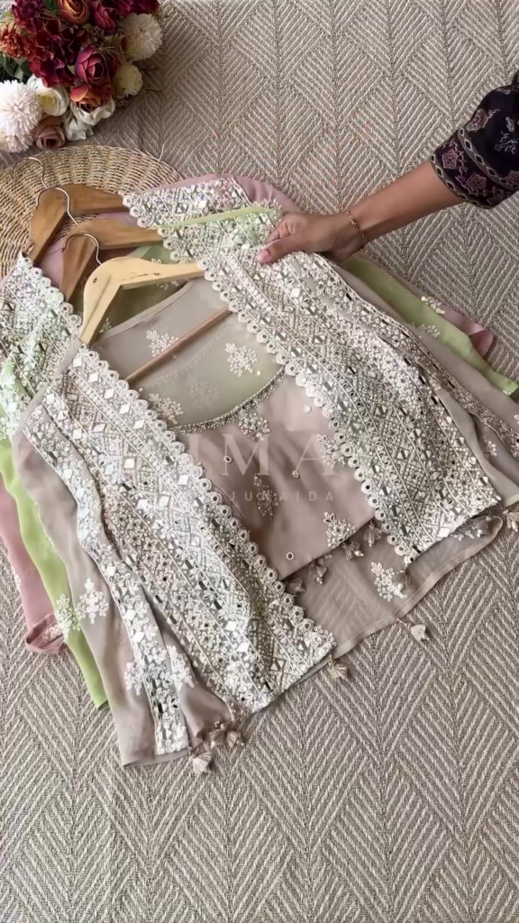 Mirror Embroidered Ethnic Co-Ord Set with Cape Jacket - Photo 2